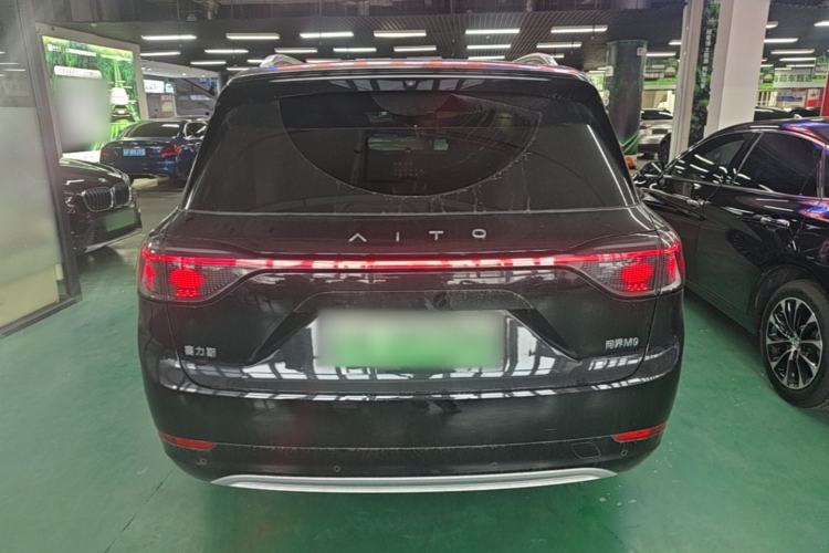 AITO M9 2024 — 5