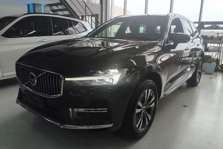 Volvo XC60 2025 — фото 1