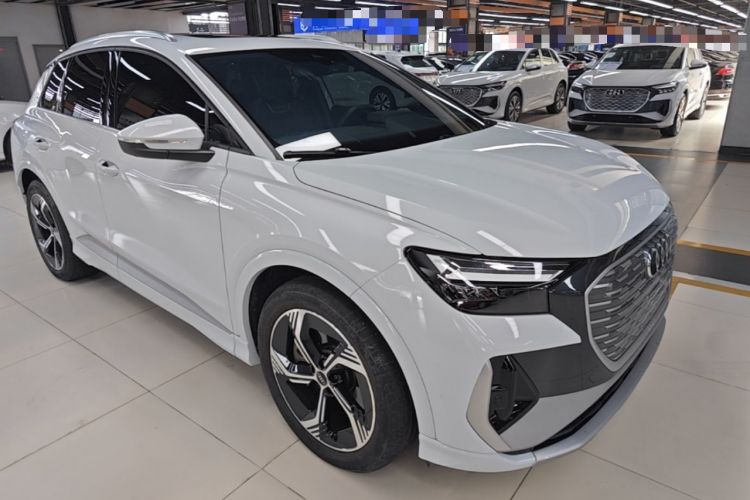 Audi Q4 e-tron 2023 — фото 3