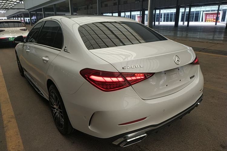 Mercedes-Benz C 260 L 2024 — 4