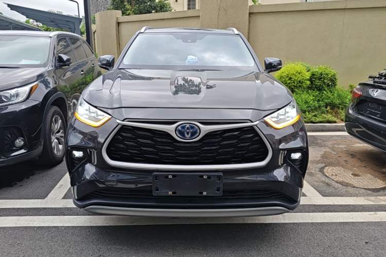 Toyota Highlander 2023 — 2