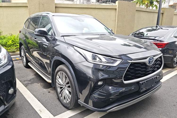 Toyota Highlander 2023 — 3