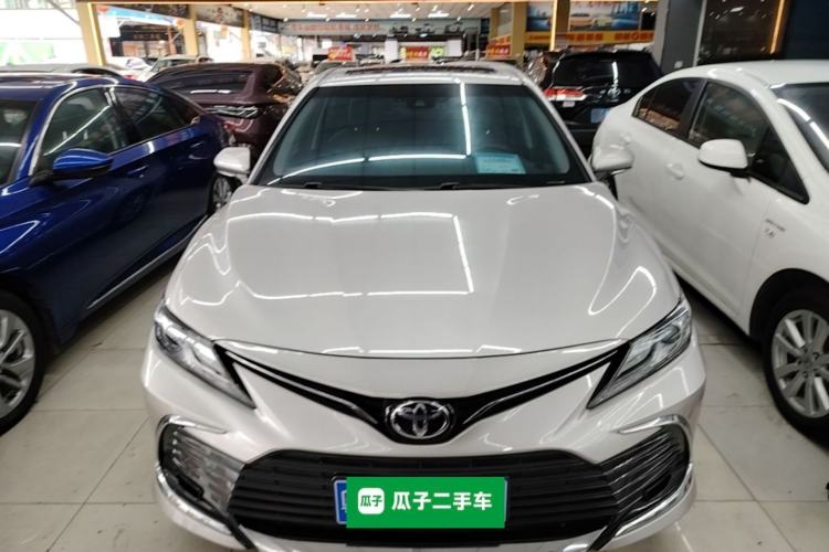 Toyota Camry 2023 — 2