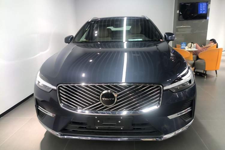 Volvo XC60 2026 — фото 2