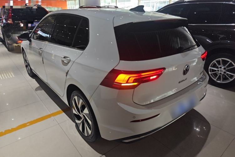 Volkswagen Golf 2025 — 4