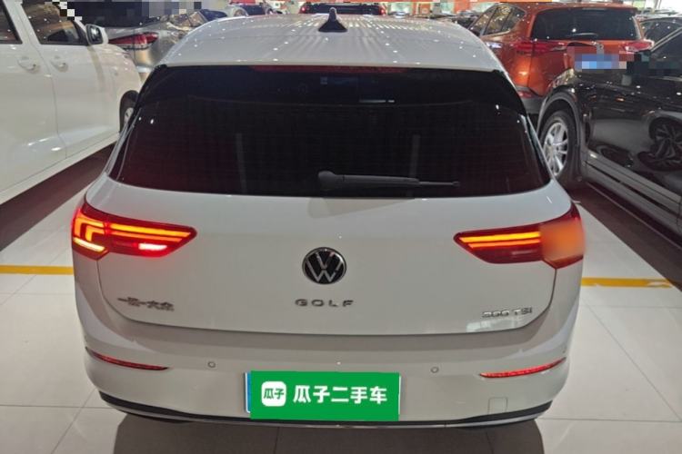 Volkswagen Golf 2025 — 5