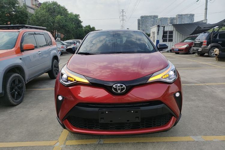 Toyota C-HR 2023 — фото 2