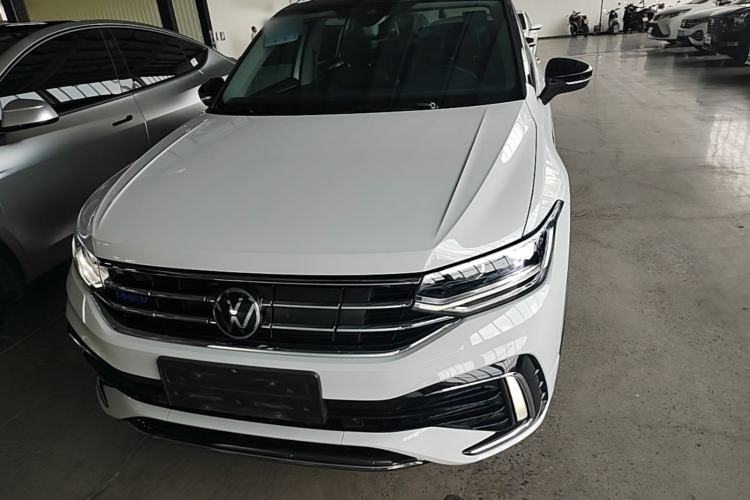 Volkswagen Tiguan L 2023 — фото 2