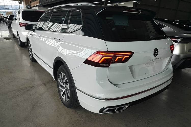 Volkswagen Tiguan L 2023 — фото 4
