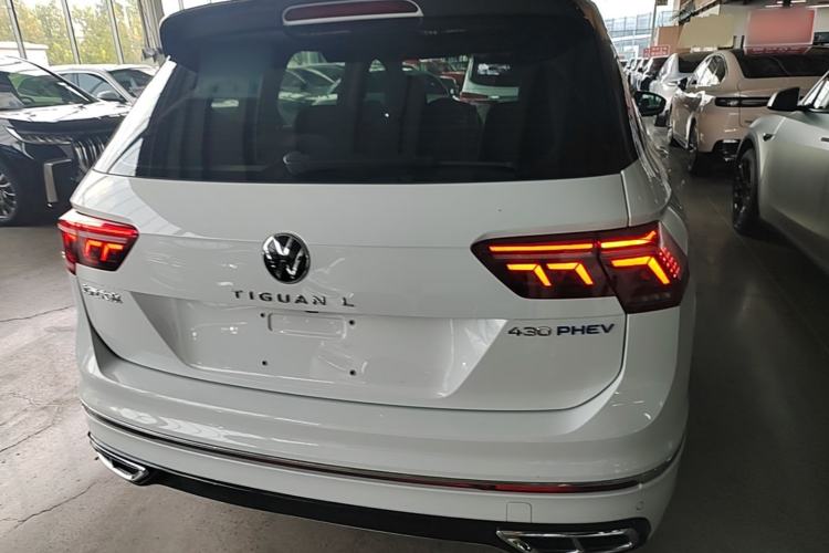 Volkswagen Tiguan L 2023 — фото 5