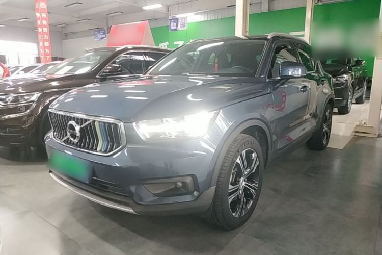 Volvo XC40 2021 — фото 1