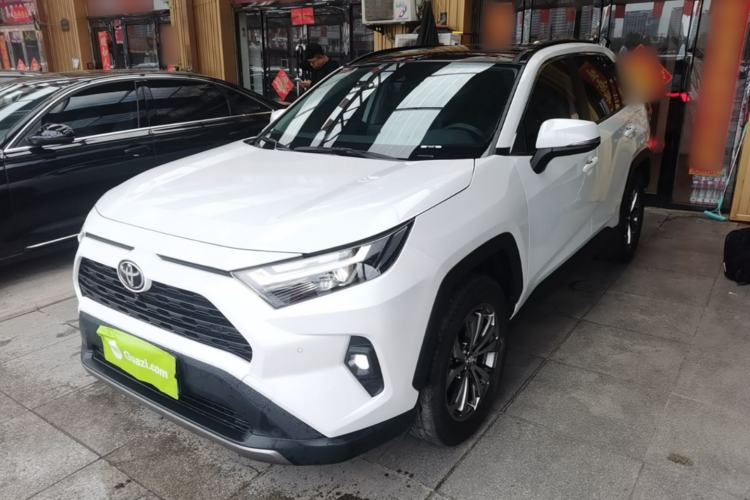 Toyota RAV4 2023 — фото 1