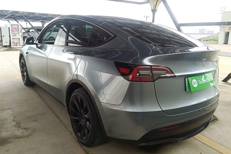 Tesla Model Y 2021 — 4