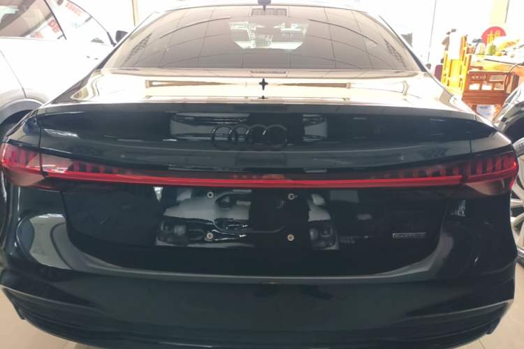 Audi A7L 2024 — 5
