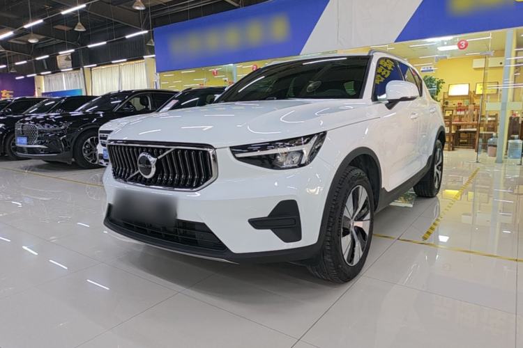 Volvo XC40 2024 — фото 1