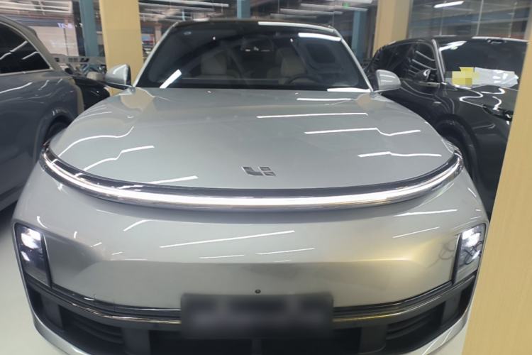 Li Auto L8 2023 — 2