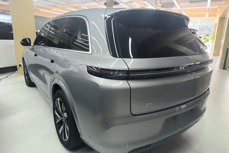 Li Auto L8 2023 — 4
