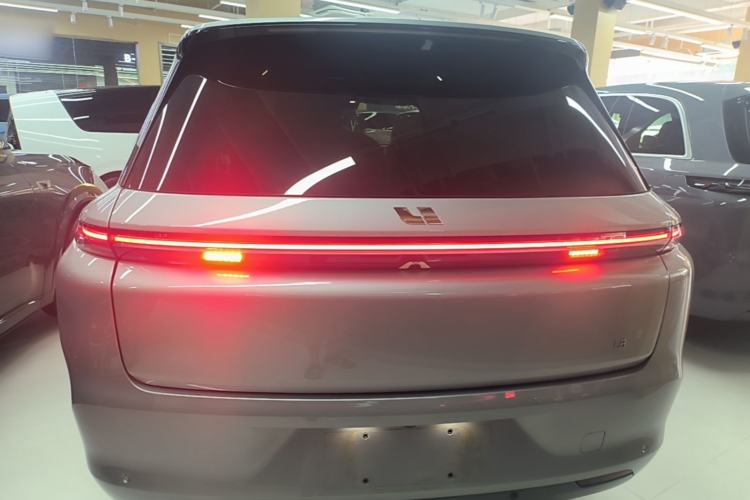 Li Auto L8 2023 — 5