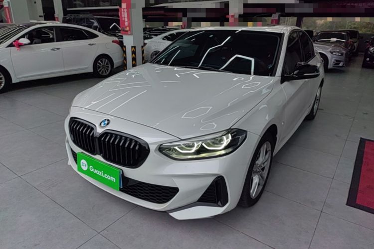 BMW 120i 2022 — фото 1