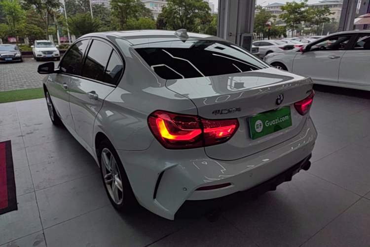 BMW 120i 2022 — фото 4