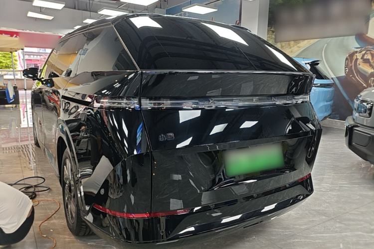 XPeng X9 2025 — 4