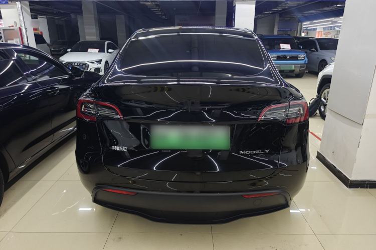 Tesla Model Y 2022 — 5