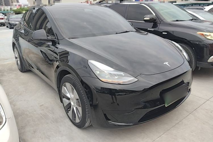 Tesla Model Y 2022 — 3