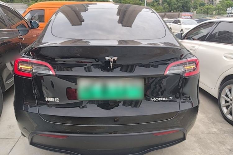 Tesla Model Y 2022 — 5