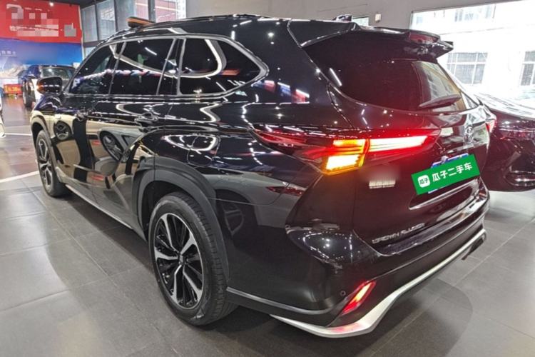 Toyota Highlander 2023 — 4