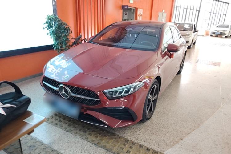 Mercedes-Benz A 200 L 2023 — фото 1