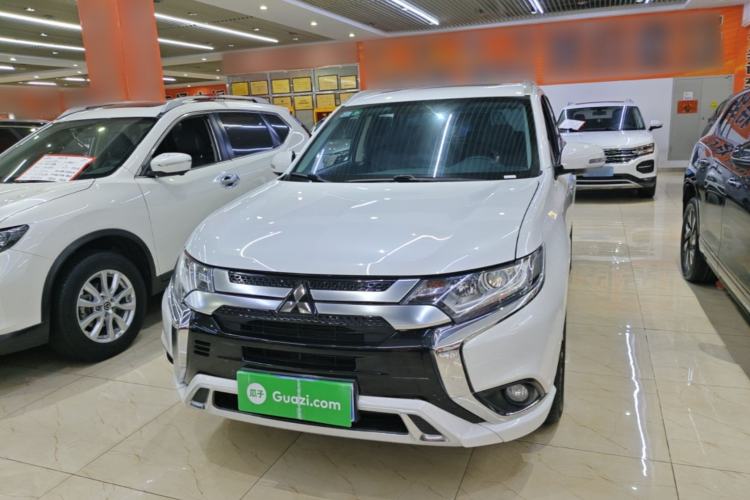 Mitsubishi outlander 2020 — фото 1