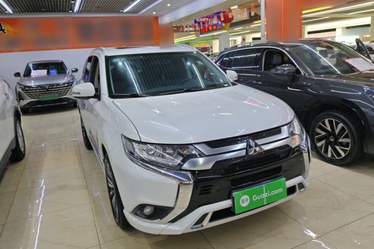 Mitsubishi outlander 2020 — фото 3