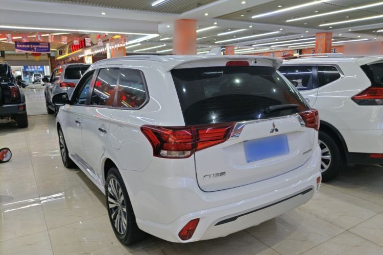 Mitsubishi outlander 2020 — фото 4