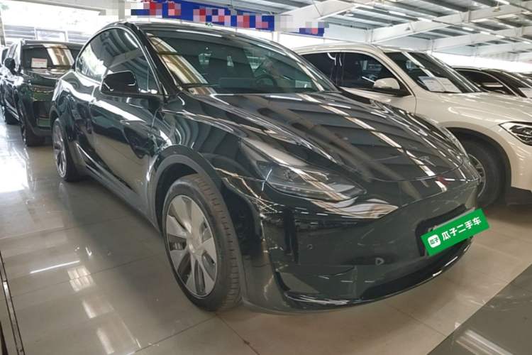 Tesla Model Y 2022 — 3