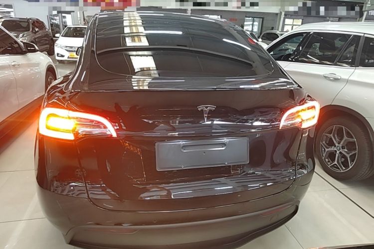 Tesla Model Y 2022 — 5
