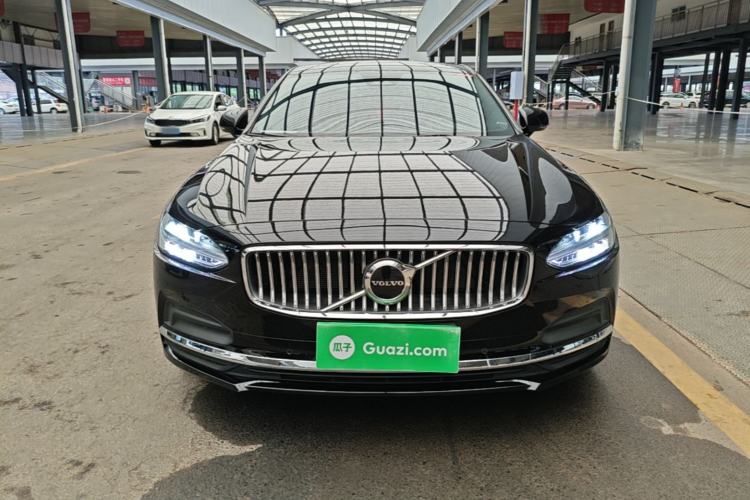 Volvo S90 2025 — 2