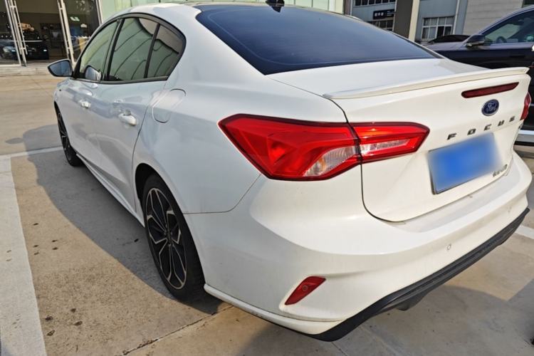Ford Focus 2021 — 4