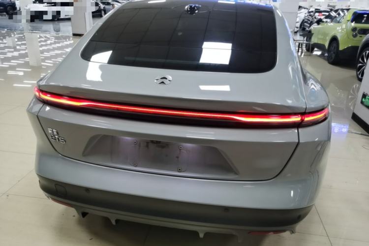 NIO ET5 2024 — 5