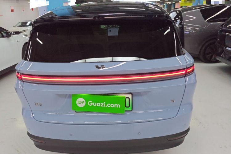 Li Auto i8 2025 — 5