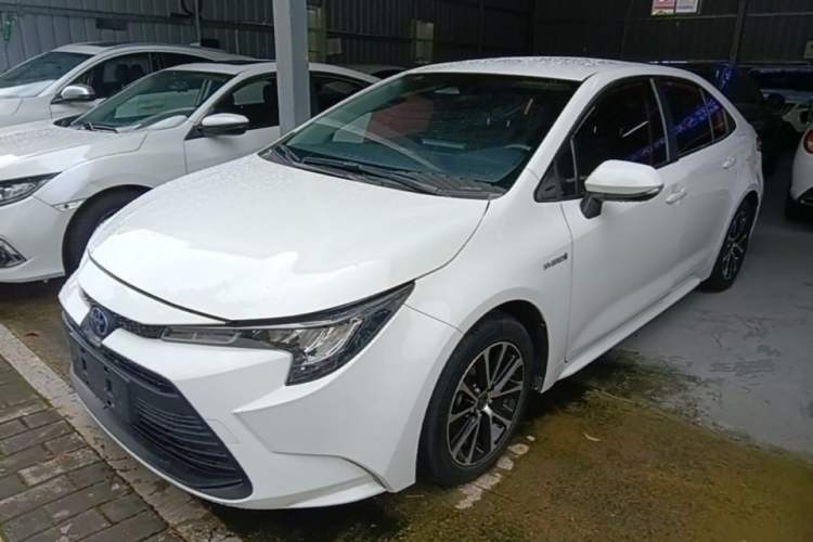 Toyota Corolla 2023 — фото 1