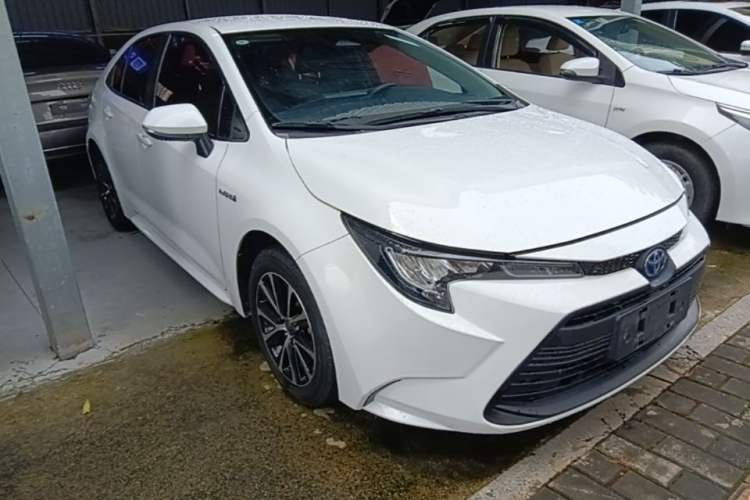 Toyota Corolla 2023 — фото 3