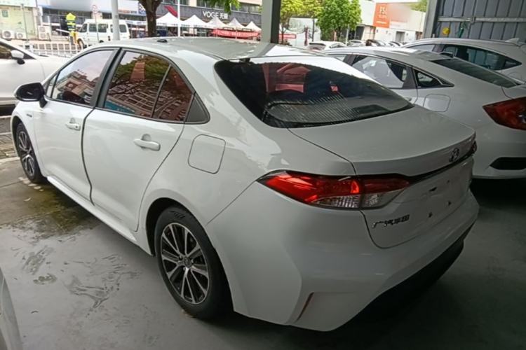Toyota Corolla 2023 — фото 4