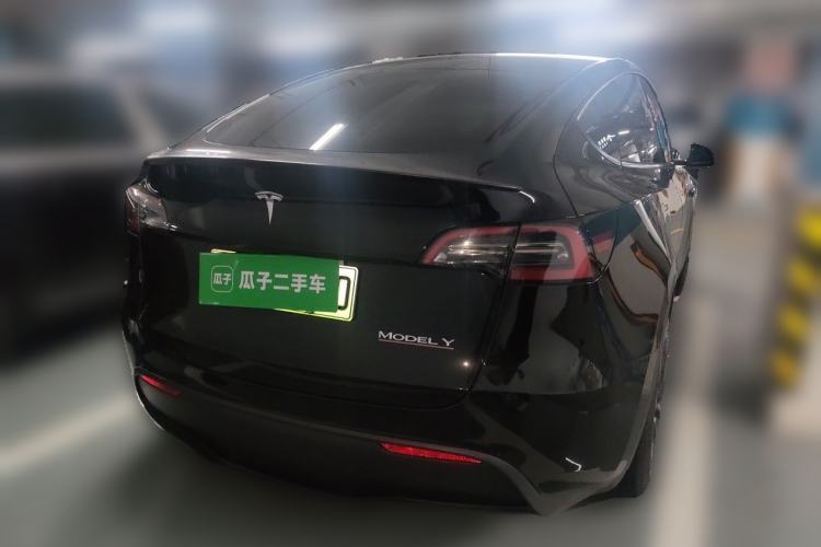 Tesla Model Y 2022 — 5
