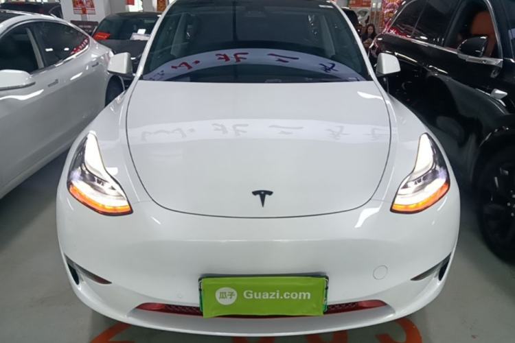 Tesla Model Y 2023 — 2