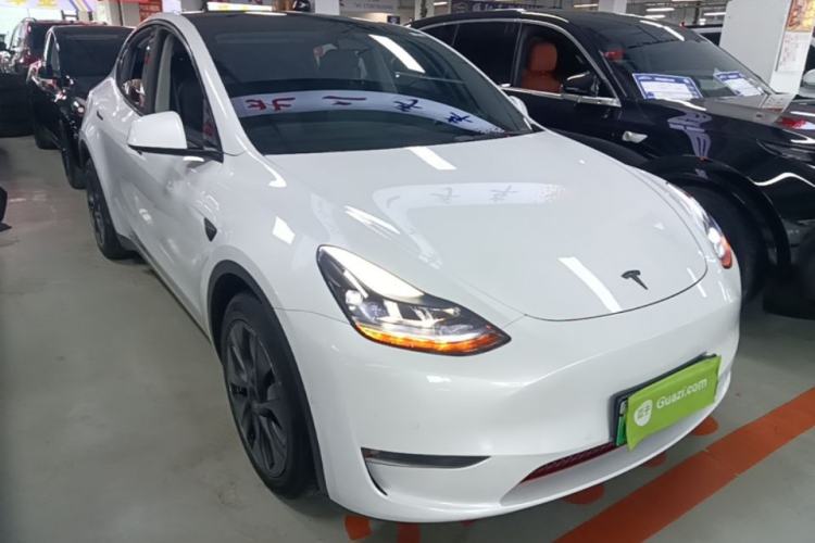 Tesla Model Y 2023 — 3