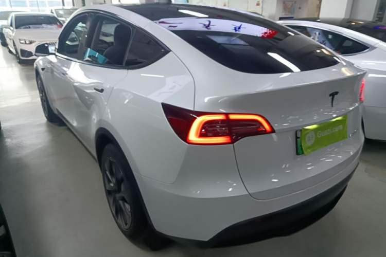 Tesla Model Y 2023 — 4