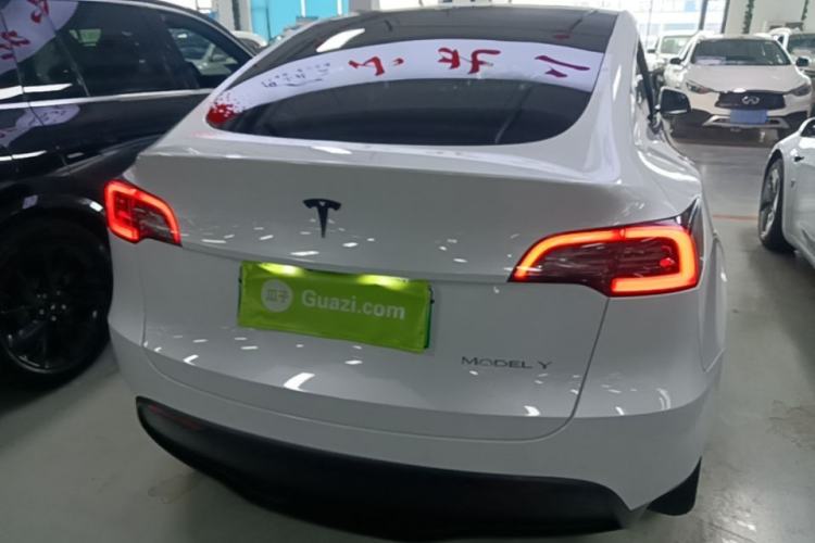 Tesla Model Y 2023 — 5