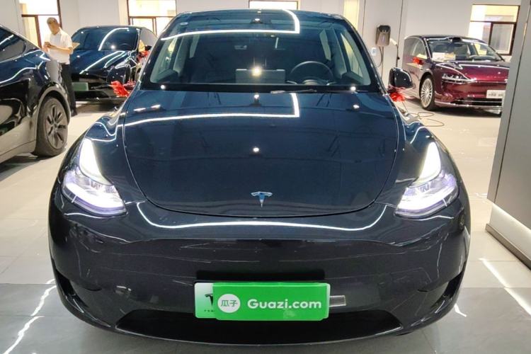 Tesla Model Y 2024 — 2