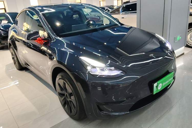 Tesla Model Y 2024 — 3