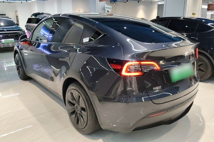 Tesla Model Y 2024 — 4